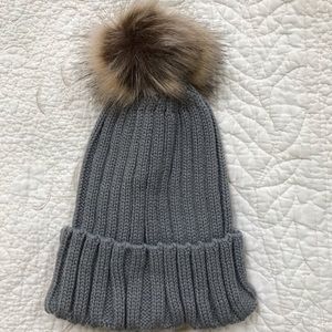 Fox Pom Pom Beanie 🏙 Gray